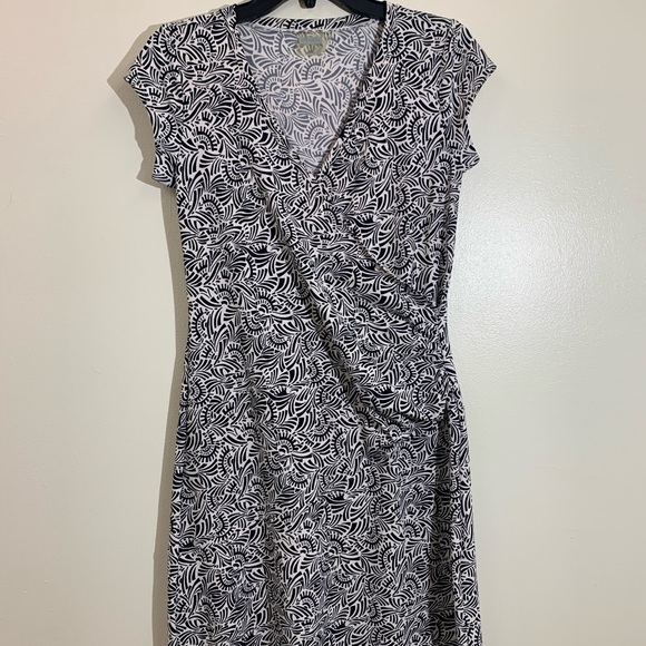 Athleta Dresses & Skirts - Athleta Black & White Geometric Design Faux Wrap Knee Length Dress Small